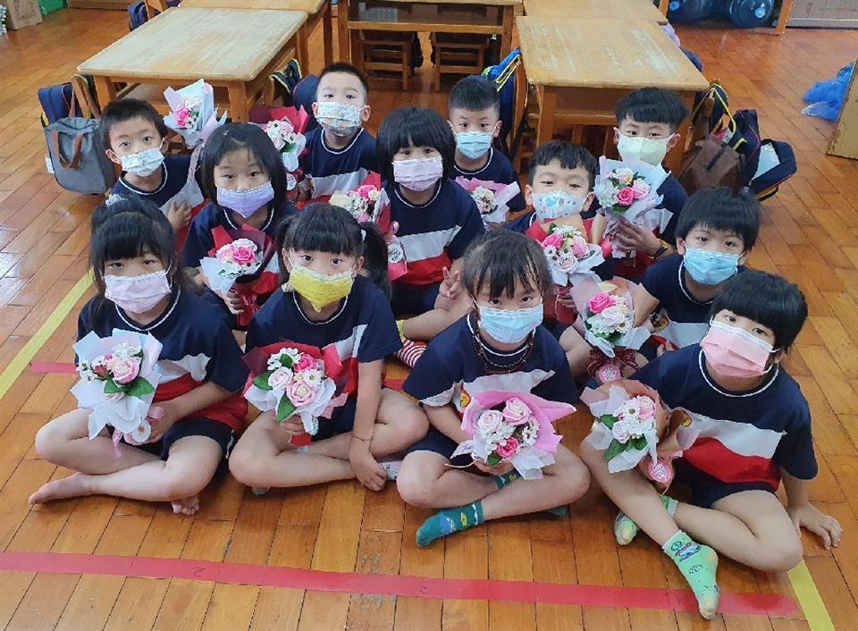 永靖鄉立幼兒園慶祝111母親節香皂花束製作大合照