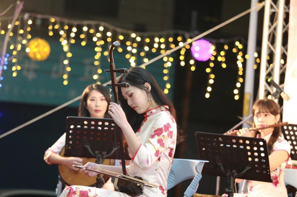 永靖情人節音樂晚會《愛，我們藝起來》活動花絮藝行人絲竹樂團-二胡表演