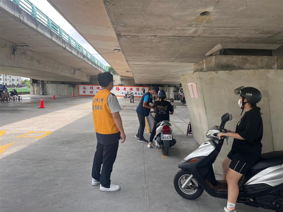 112年永靖鄉機車下鄉考照服務機車下鄉考照-路考現場