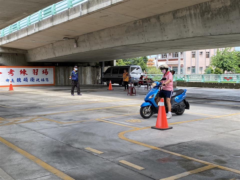 112年永靖鄉機車下鄉考照服務機車下鄉考照-路考現場