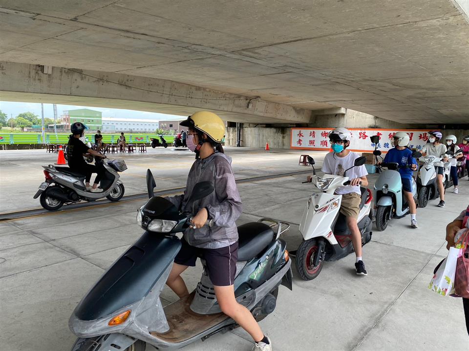 112年永靖鄉機車下鄉考照服務機車下鄉考照-路考現場