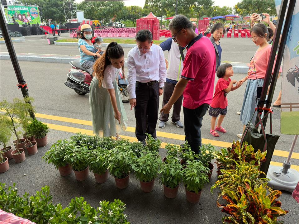 鄉間小路~在永靖 苗木景觀民歌音樂會鄉長逛小農市集