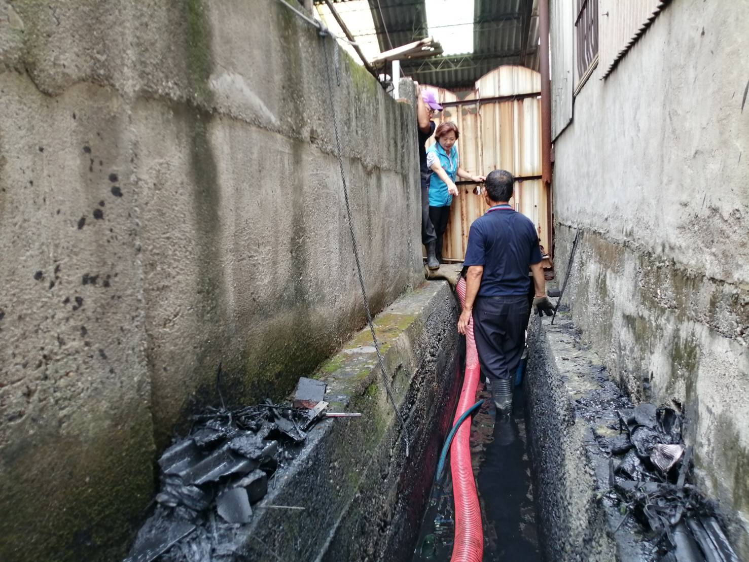 埤頭庄中巷、埤頭國小南側排水溝清疏埤頭村庄中巷排水溝清理