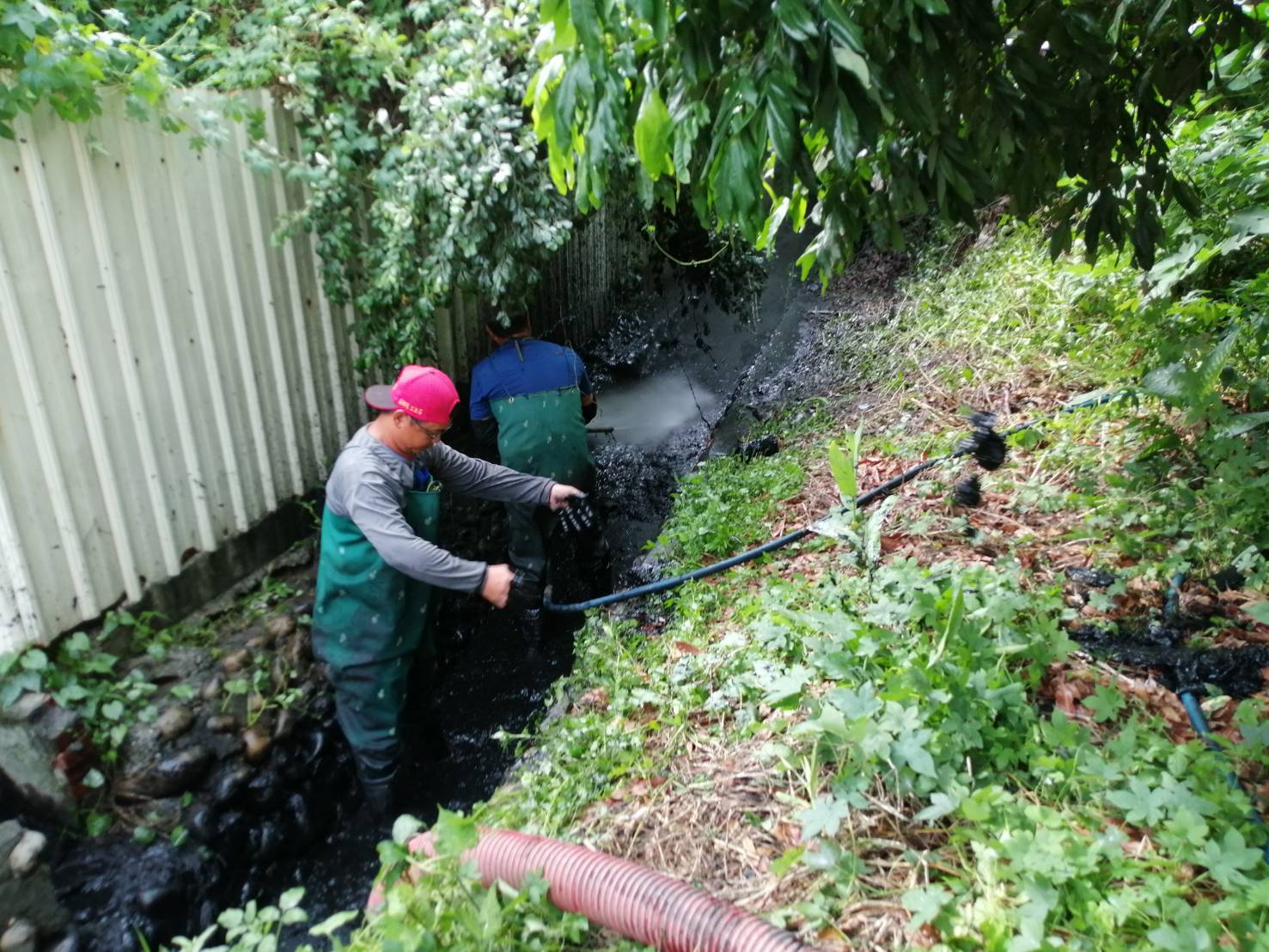 埤頭庄中巷、埤頭國小南側排水溝清疏埤頭村庄中巷排水溝清理