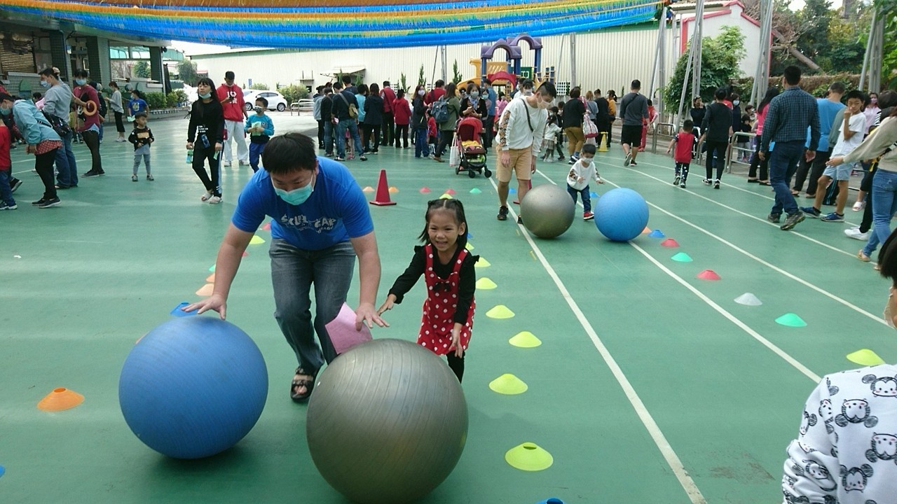 永靖鄉立幼兒園109學年度聖誕親子闖關暨餐會活動親子闖關-歡樂推雪球