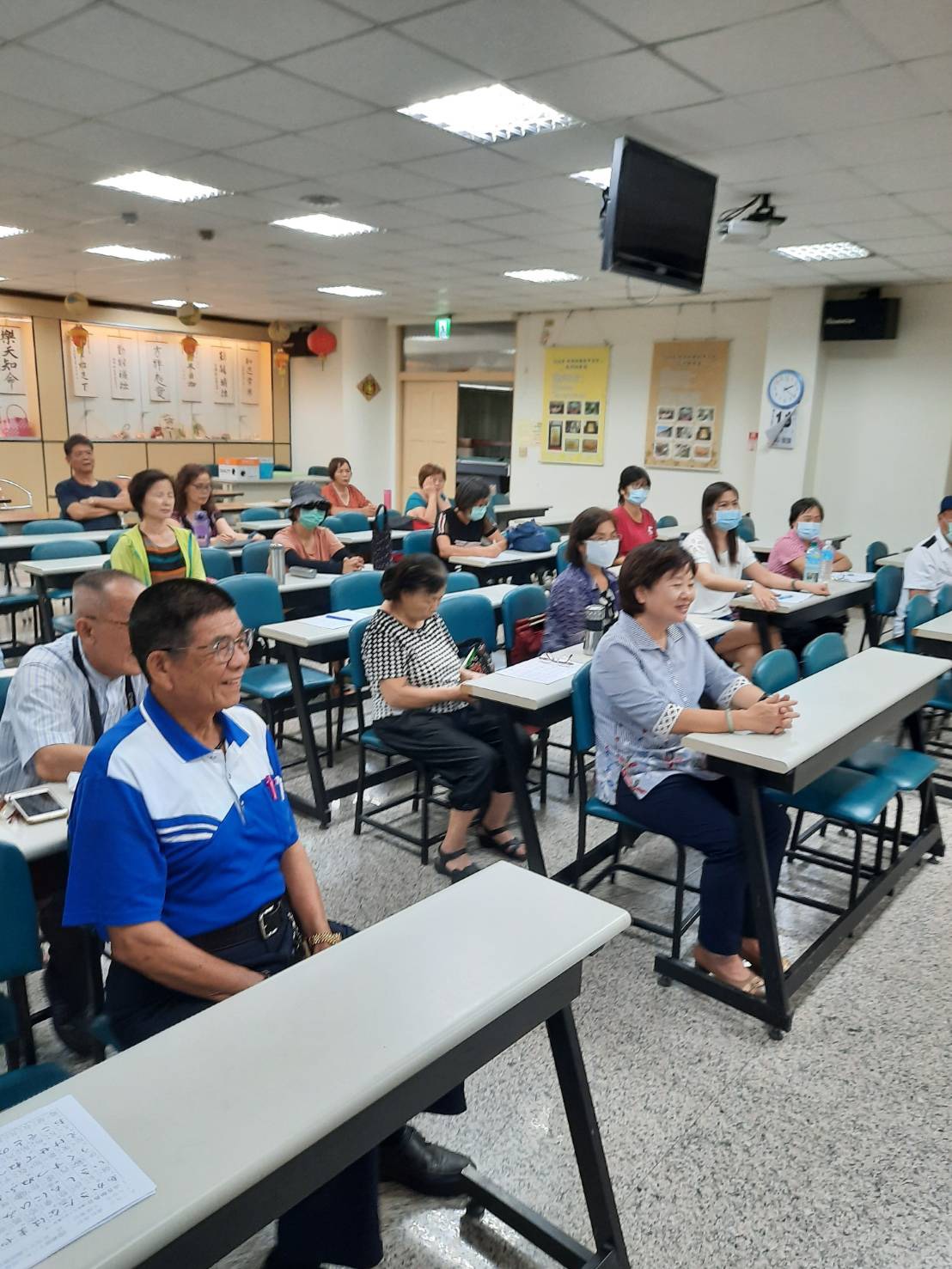109年埤頭鄉老人會長青學苑-日語基礎研習班開課學員用心聆聽 快樂學習