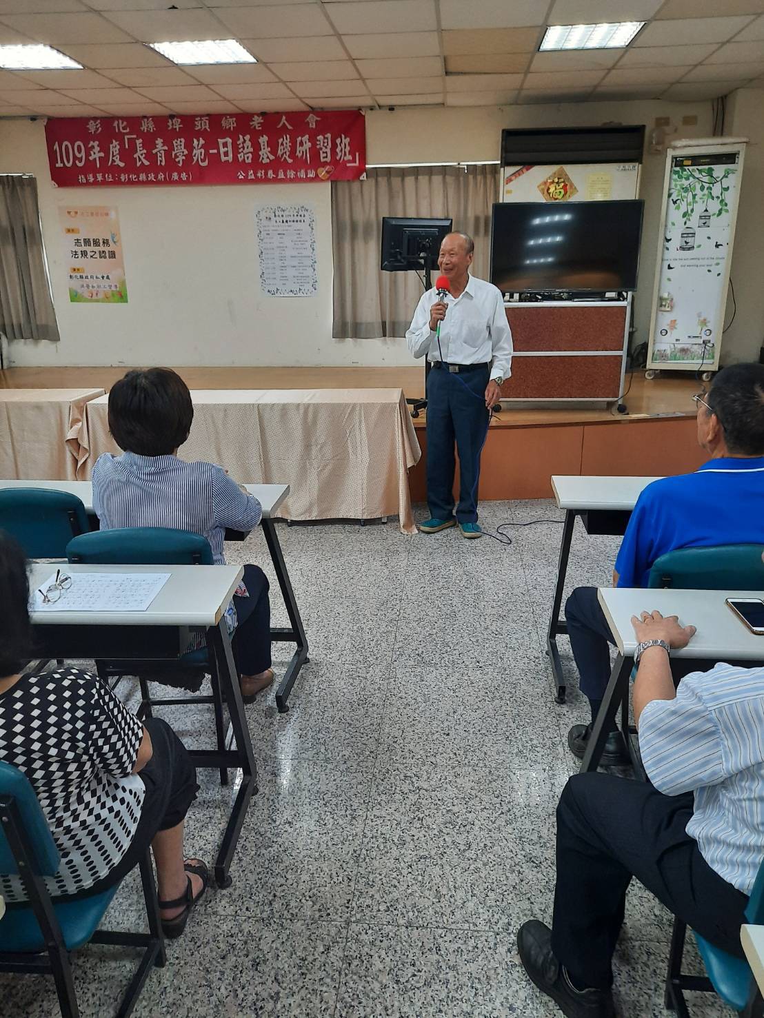 109年埤頭鄉老人會長青學苑-日語基礎研習班開課教師熱忱教學