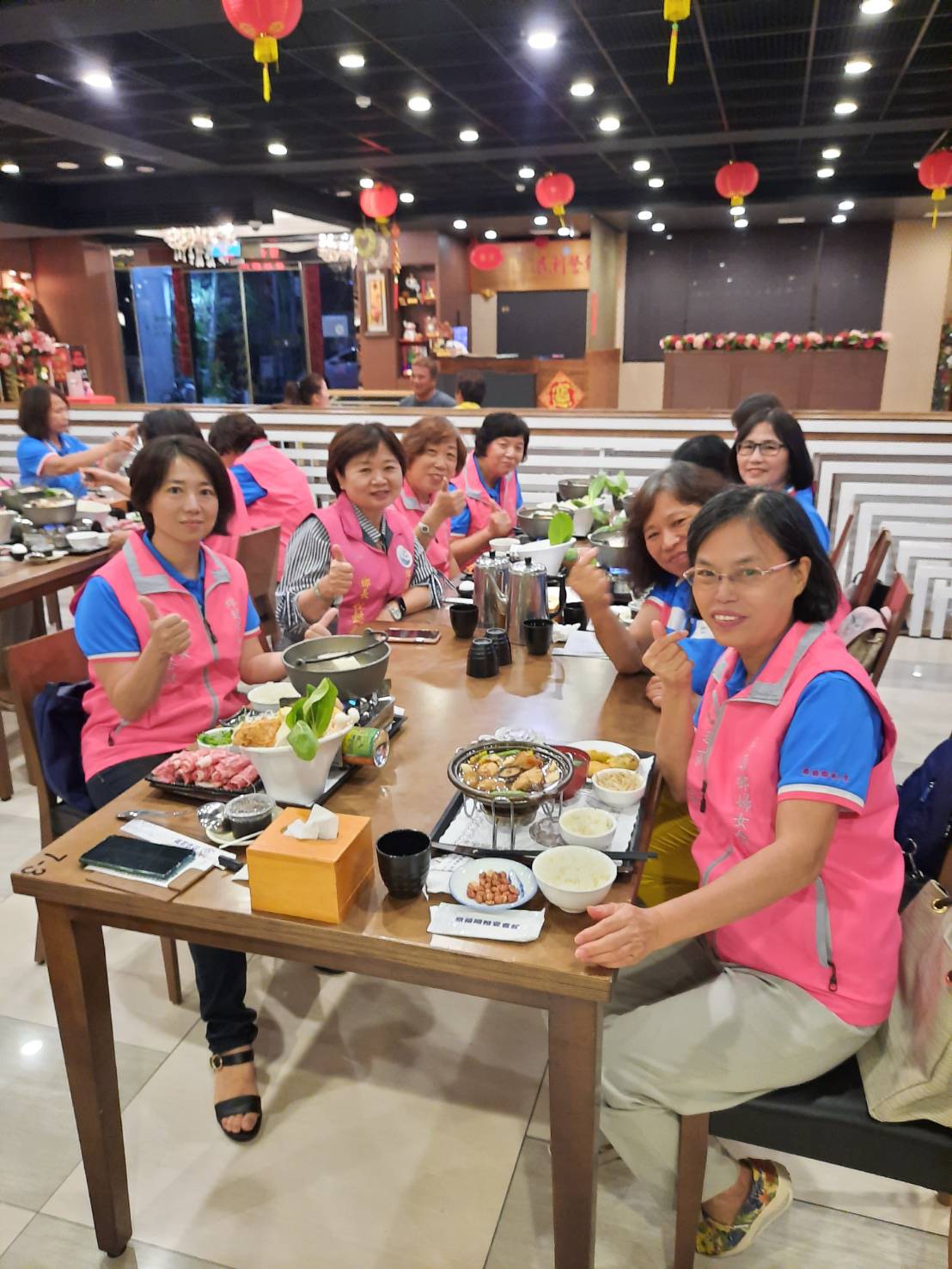 109年埤頭鄉婦女會召開理監事會議會後餐敘合影(一)