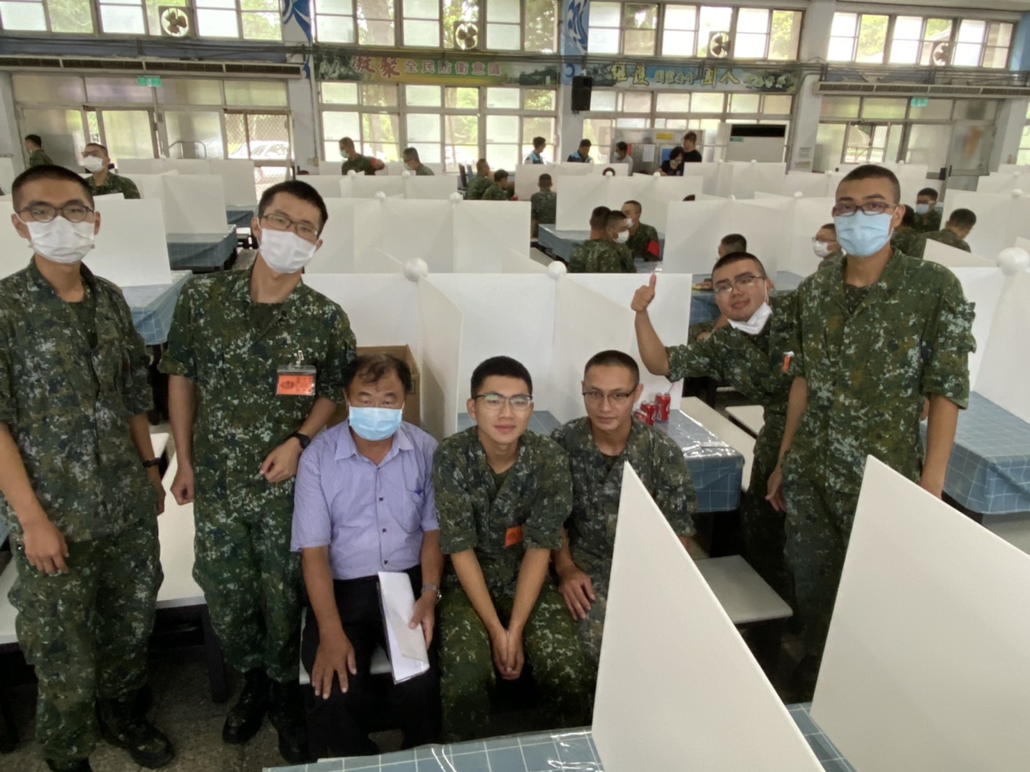 至嘉義中坑探視子弟兵第h112、e114梯次至嘉義中坑探視子弟兵，祝福他們平安順利