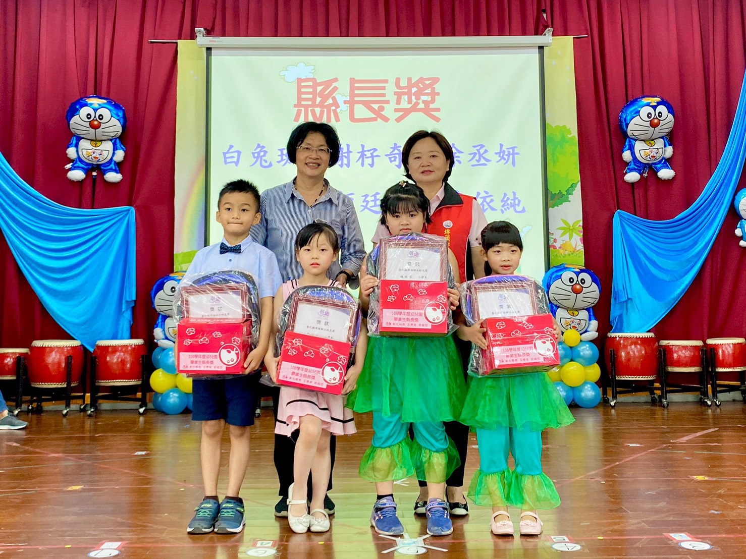 109年埤頭鄉立幼兒園第21屆畢業典禮 縣長親自頒發給予學童