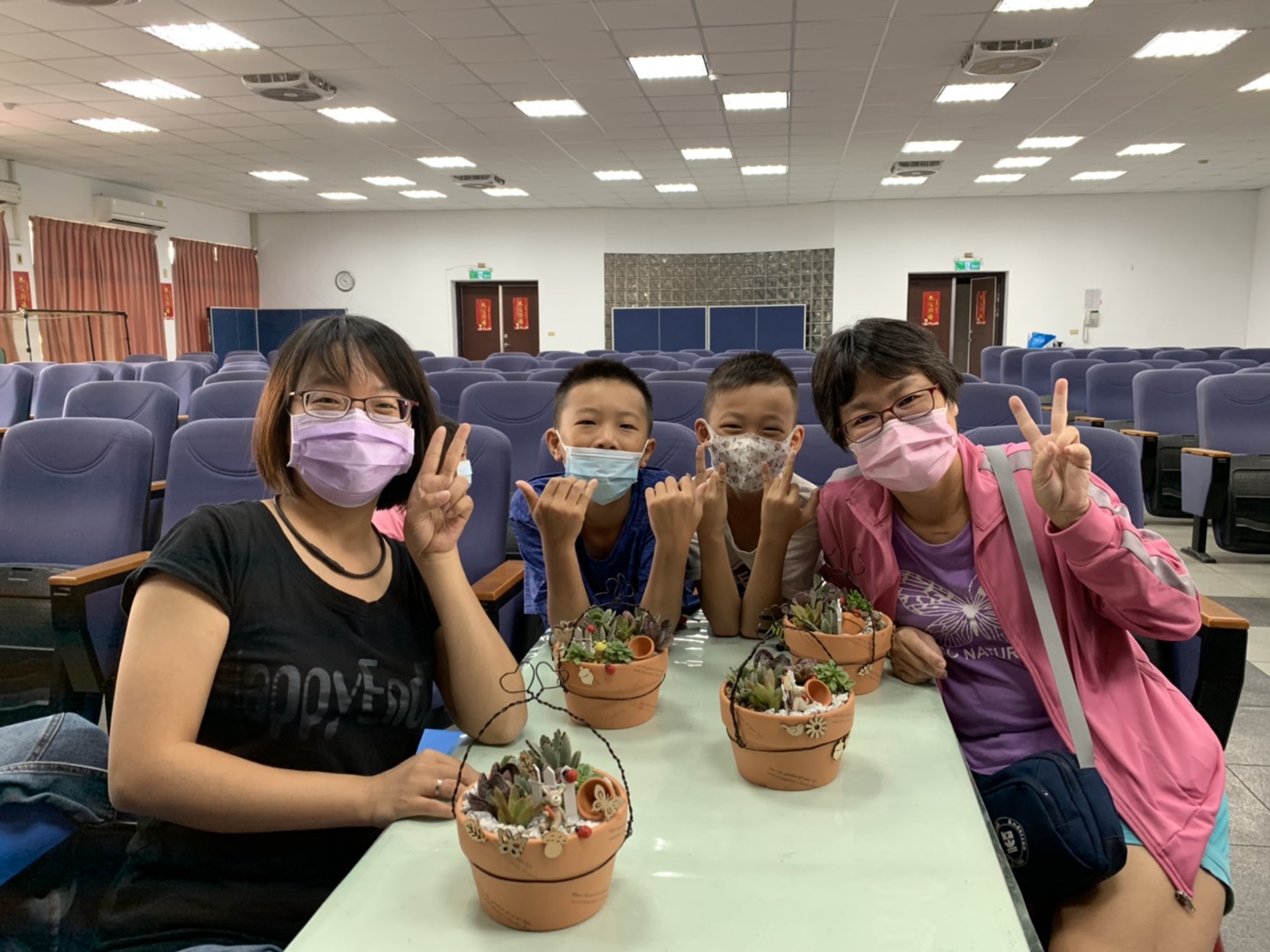 永靖鄉立圖書館多肉植物組盆課程活動花絮作品合影-3