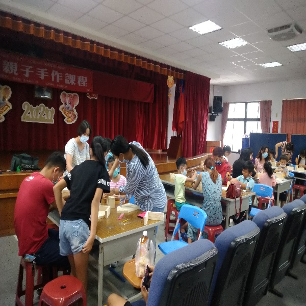 109年永靖鄉立圖書館活動花絮（活動日期：8/23、8/30、9/6）家長與孩童同樂
