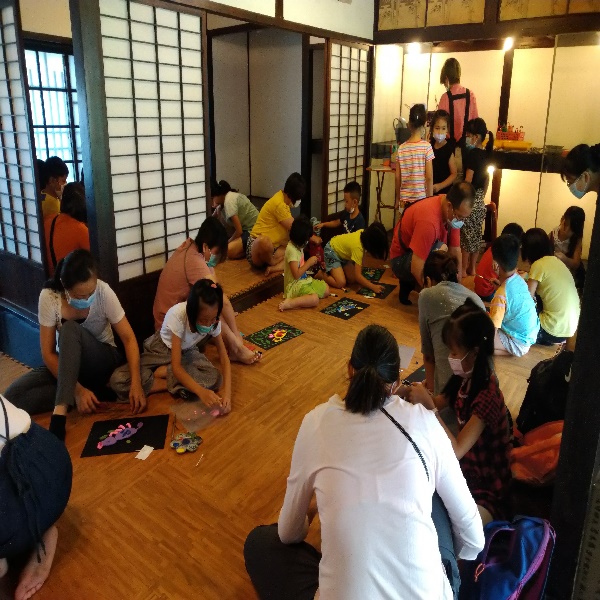 109年永靖鄉立圖書館活動花絮（活動日期：8/23、8/30、9/6）家長與小朋友共同創作