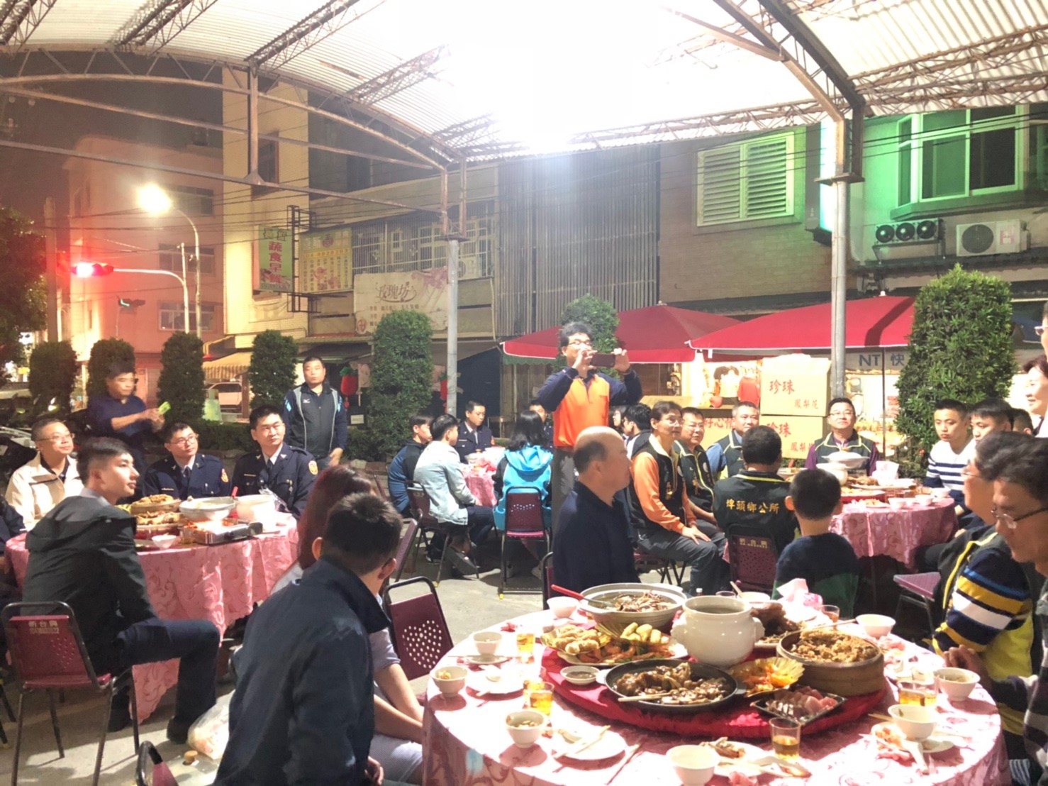 108年慰勞埤頭警消人員，小年夜宴請埤頭警消人員小年夜圍爐，慰勞埤頭警消人員