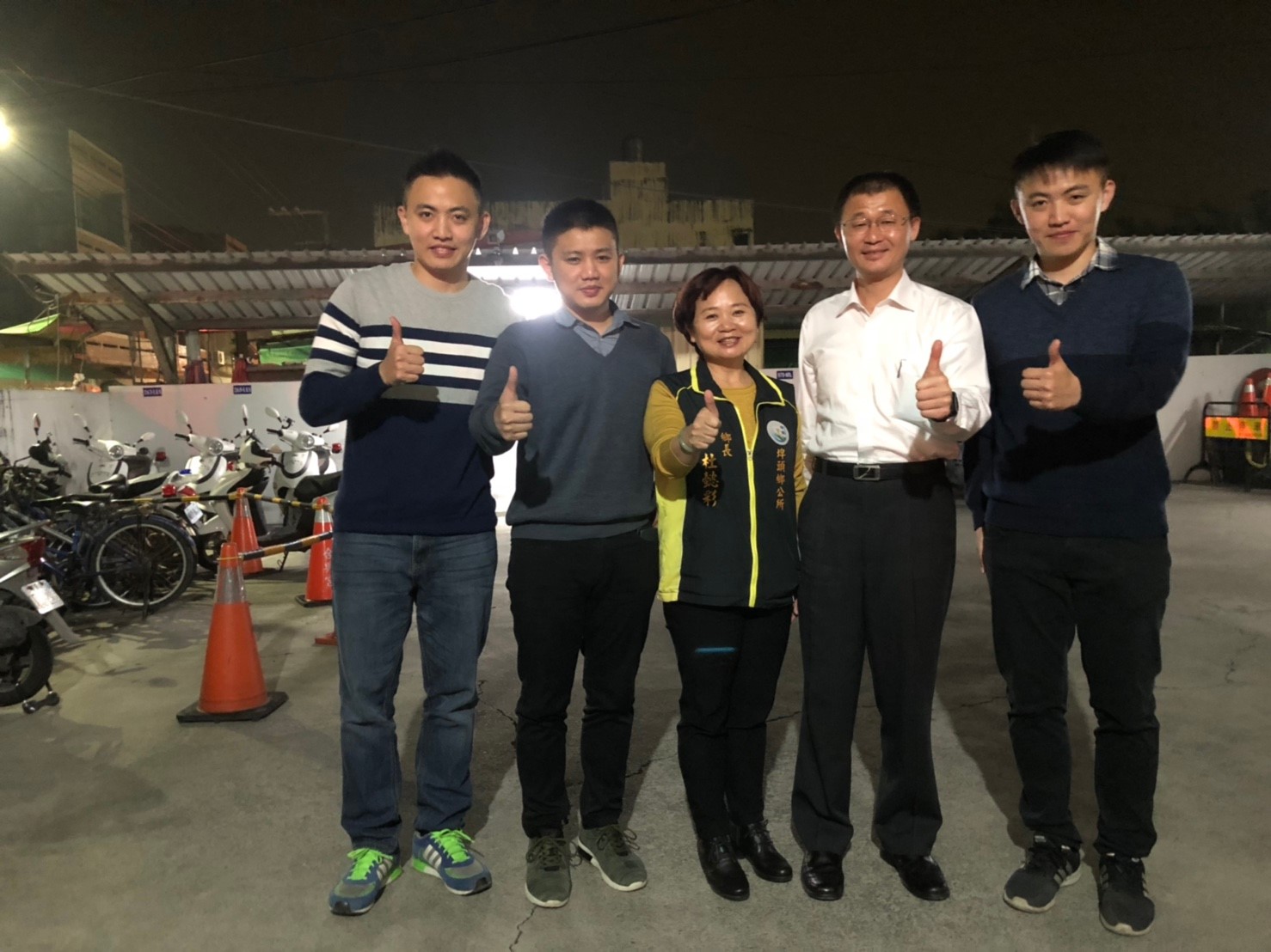 108年慰勞埤頭警消人員，小年夜宴請埤頭警消人員與北斗分局副分局長洪文宏合影