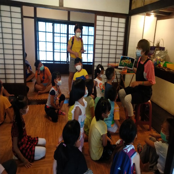 109年永靖鄉立圖書館活動花絮（活動日期：8/23、8/30、9/6）小朋友聚精會神學習