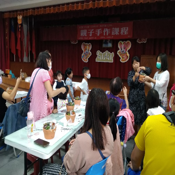 永靖鄉立圖書館多肉植物組盆課程活動花絮講師指導學員手作步驟